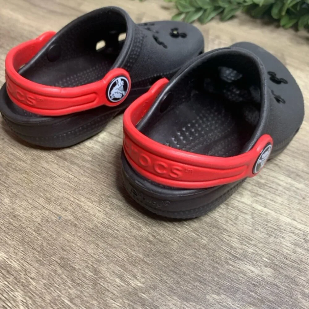 Disney Kids Crocs Size 4-5 Mickey Mouse